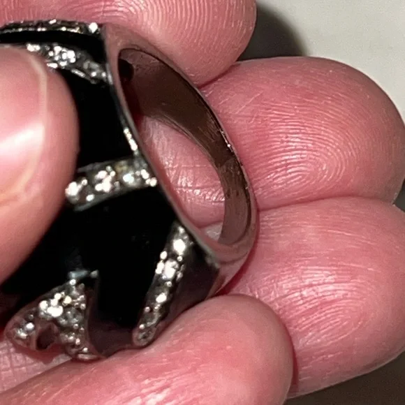 Elegant Black and Silver Women's Ring - Picture 6 of 8